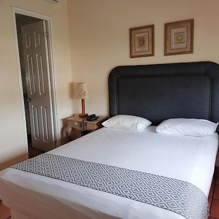 拉斯帕尔马斯套房酒店 San José del Cabo 外观 照片