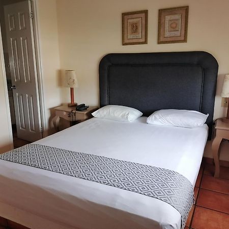 拉斯帕尔马斯套房酒店 San José del Cabo 外观 照片
