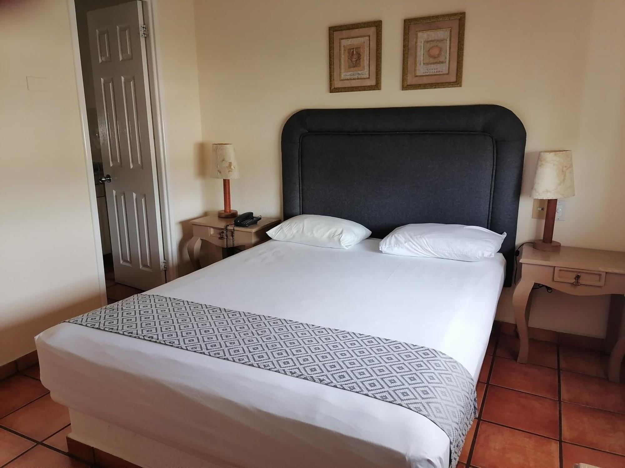 拉斯帕尔马斯套房酒店 San José del Cabo 外观 照片